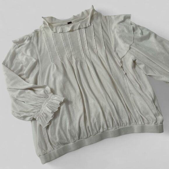 Romantic Free People Blousan Top with flutter neck and puff sleeves size small - Picture 12 of 15